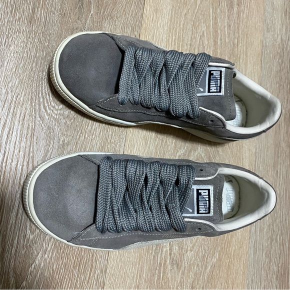 Men's PUMA Suede Classic | Size: 8 | Color: Grey / White - Picture 4 of 12